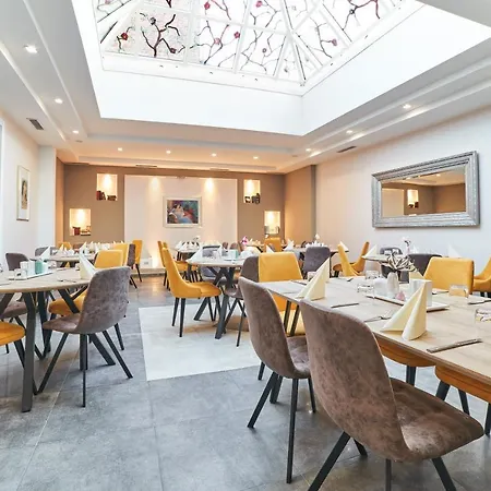 Tiffany Hotel 2*