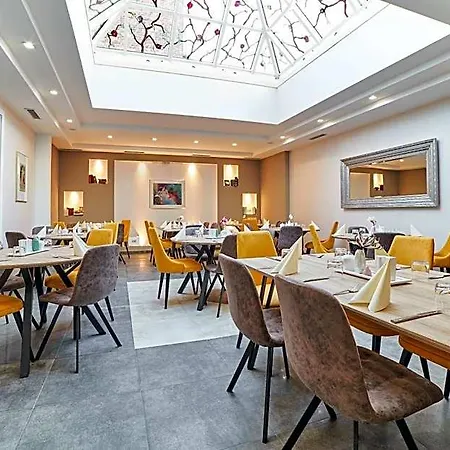 Tiffany Hotel 2*