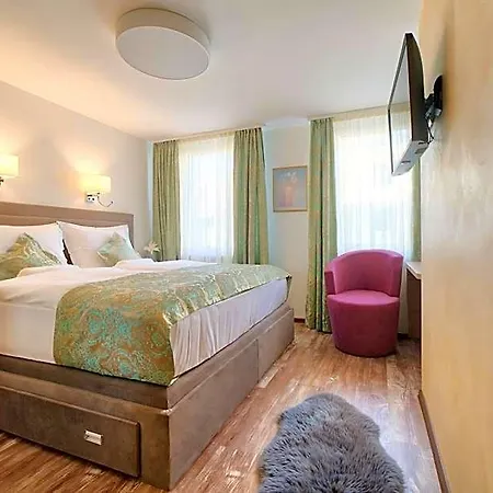 Tiffany Hotel 2*